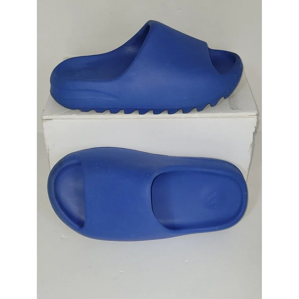 Adidas X Yeezy Size 4 Azure blue Slides